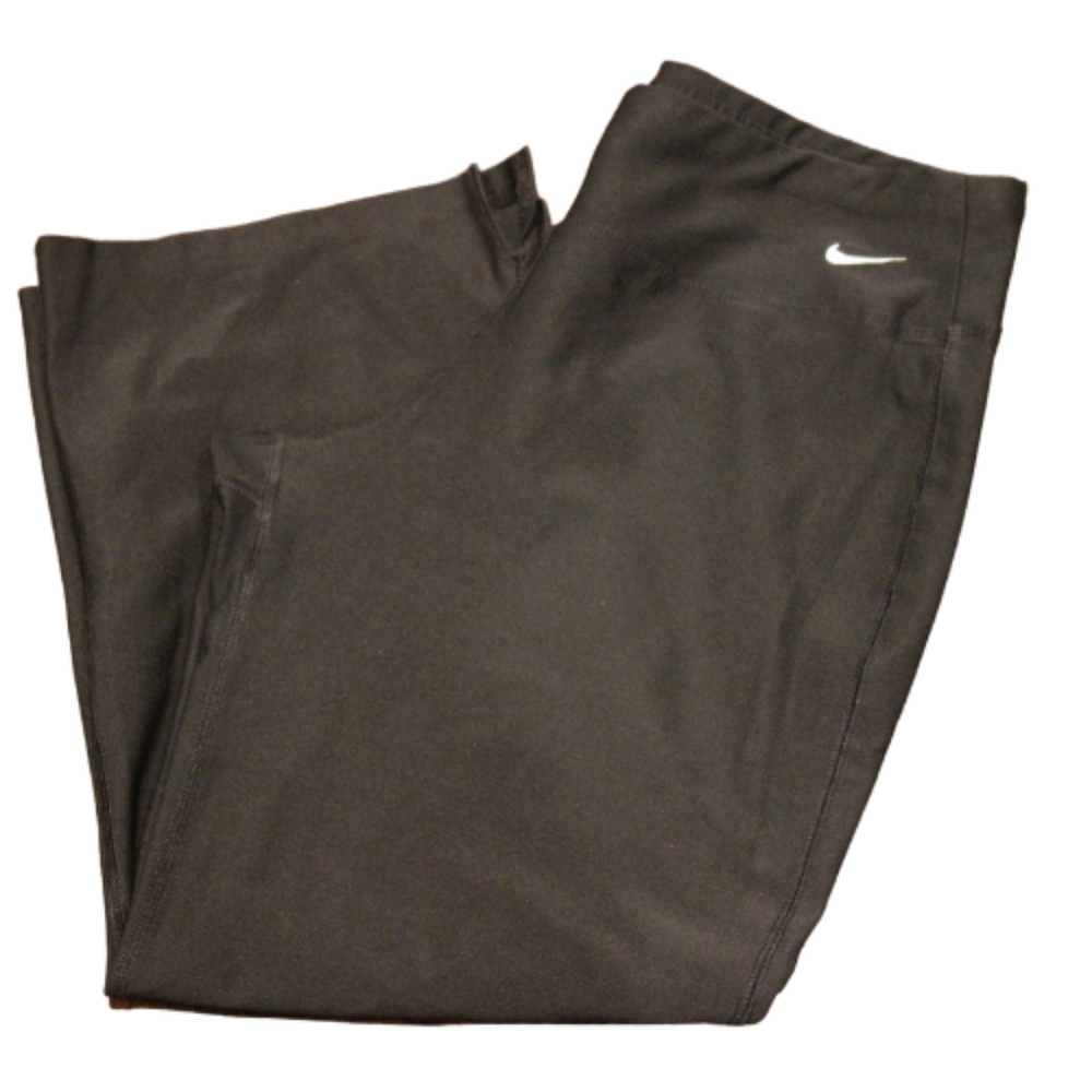 2/$25 🏷 Nike Black Active Crops Size M